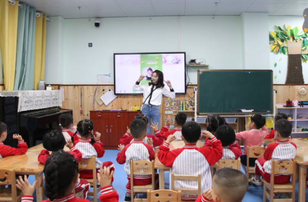 专业化活动生活化共育常态化系统培育幼